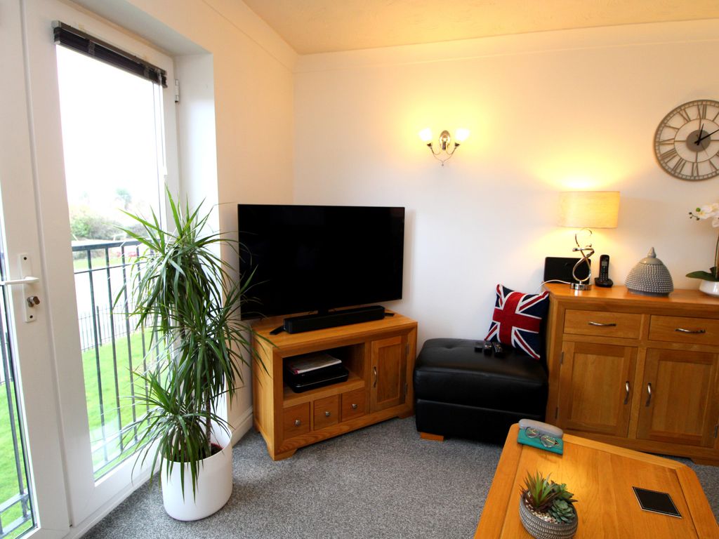 2 bed flat for sale in Rhodfa Cowlyd, Prestatyn, Denbighshire LL19, £112,500