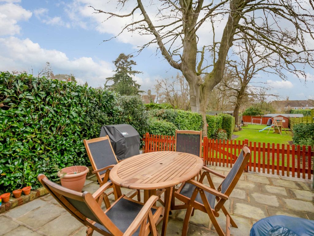 4 bed detached house for sale in Woodside Avenue, Amersham HP6, £975,000