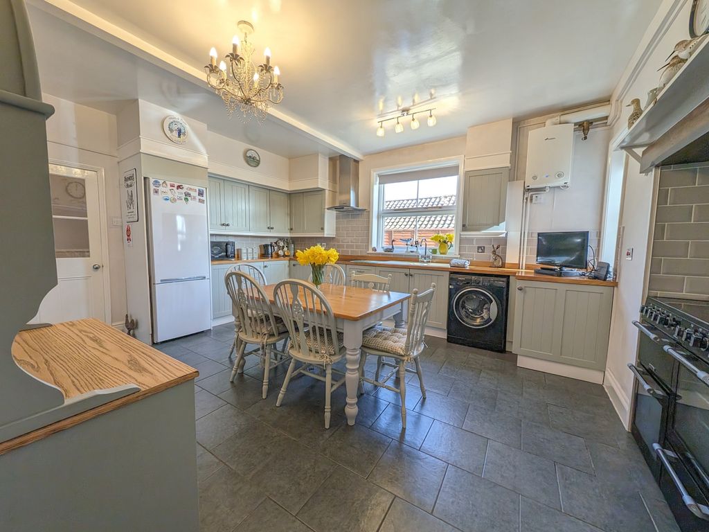 3 bed terraced house for sale in Croft Bank, Croft PE24, £365,000