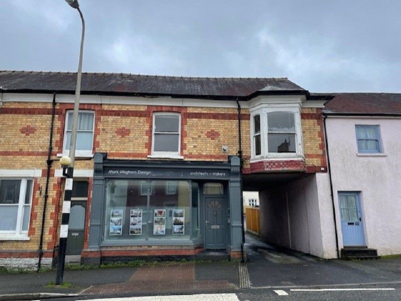 3 bed flat for sale in 19A New Road, Llandeilo, Carmarthenshire. SA19, £90,000