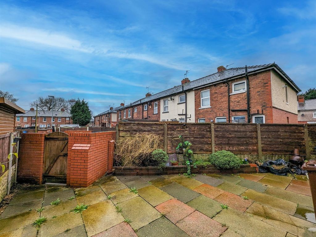 2 bed end terrace house for sale in Bow Road, Leigh WN7, £139,950