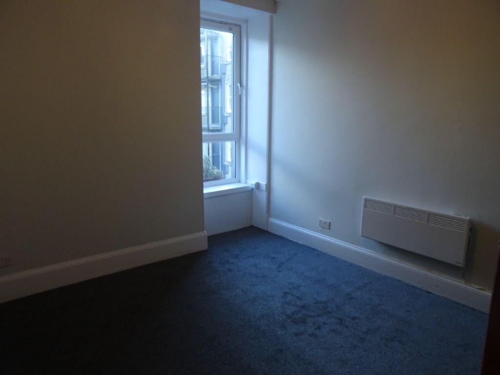 2 bed flat to rent in Erskine Street, Stobswell, Dundee DD4, £650 pcm