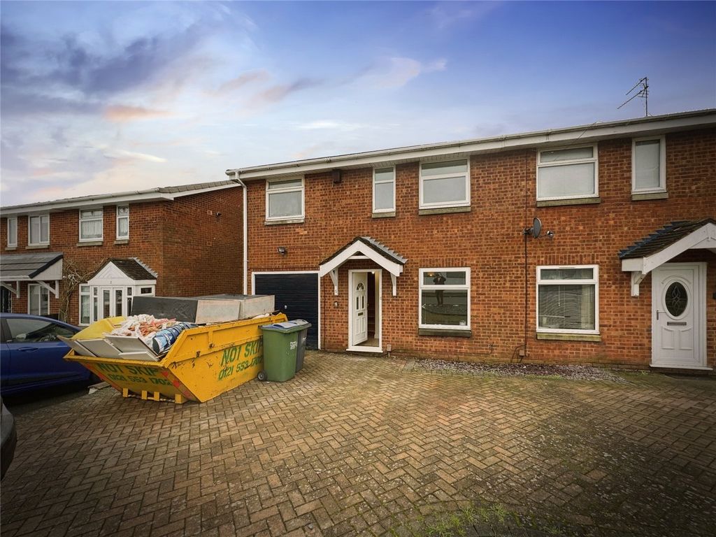 4 bed semi-detached house to rent in Druids Avenue, Rowley Regis, West Midlands B65, £1,200 pcm