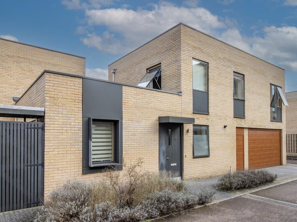 3 bed semi-detached house to rent in Seekings Close, Trumpington, Cambridge CB2, £2,400 pcm