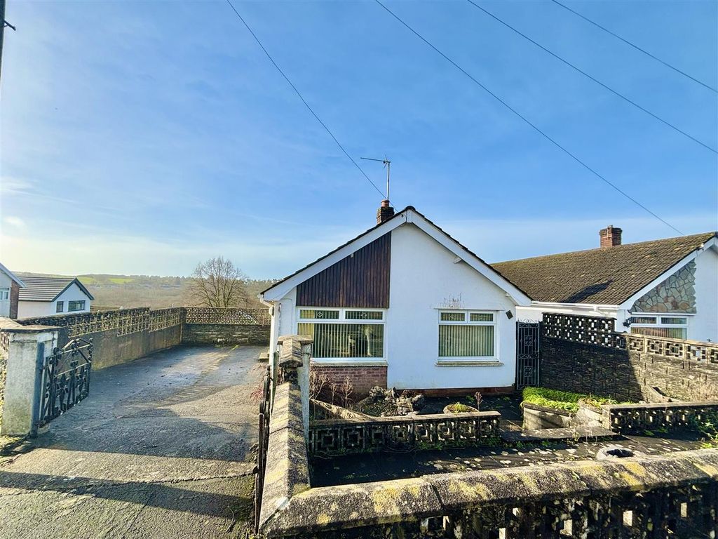 3 bed detached bungalow for sale in Broadmead, Killay, Swansea SA2, £250,000
