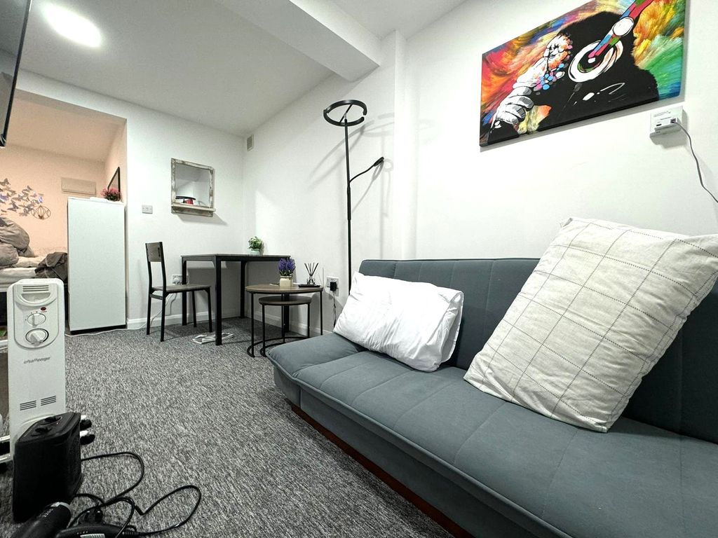 Studio to rent in Clapton Square, London E5, £1,350 pcm
