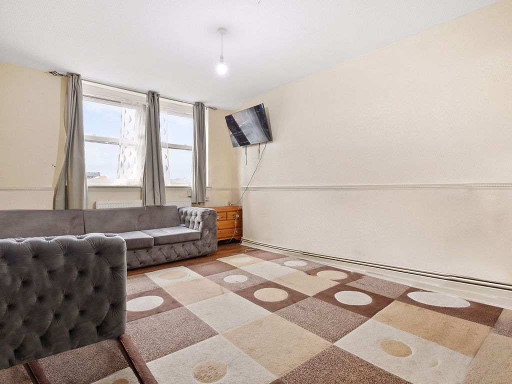 2 bed flat for sale in Homerton, Hackney E9, £350,000