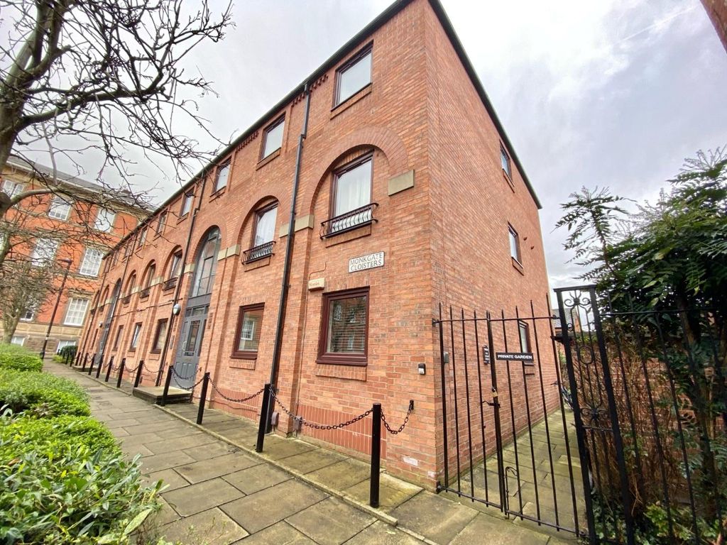 2 bed flat to rent in Monkgate Cloisters, York, North Yorkshire YO31, £1,100 pcm