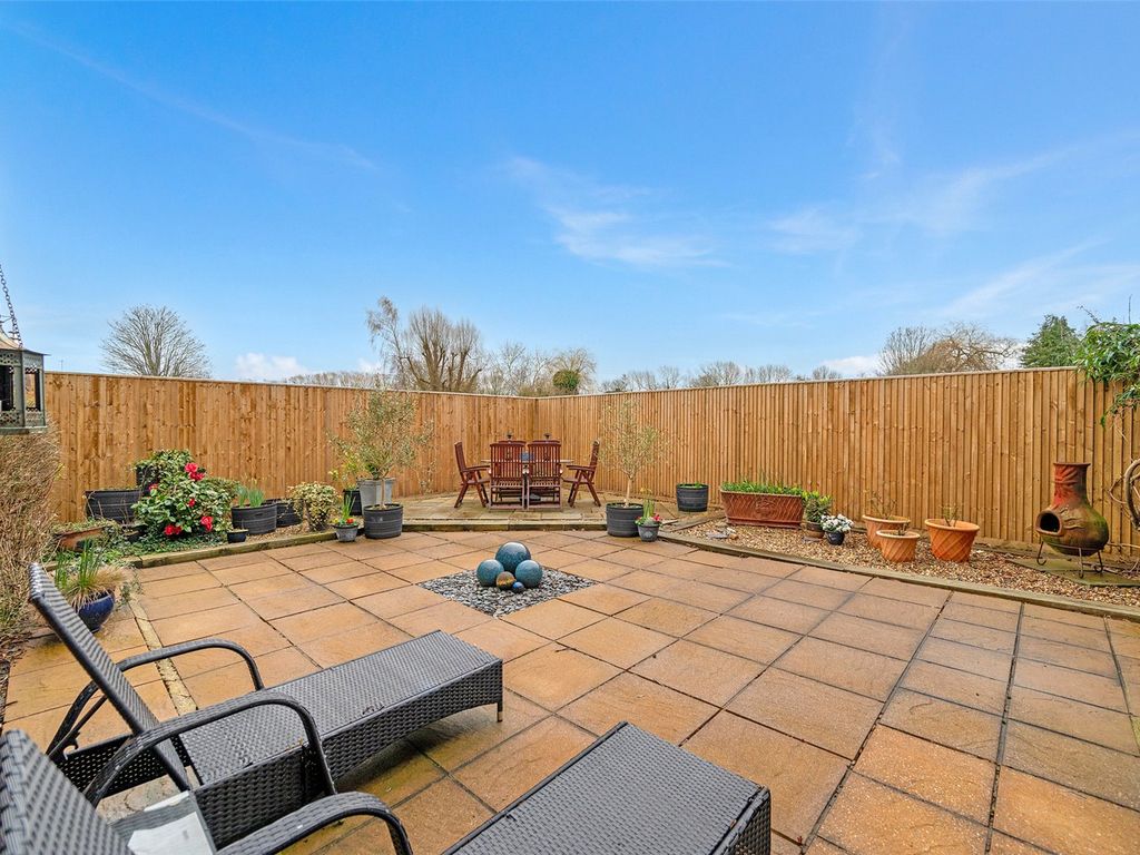 4 bed detached house for sale in Burghfield Road, Reading RG30, £850,000