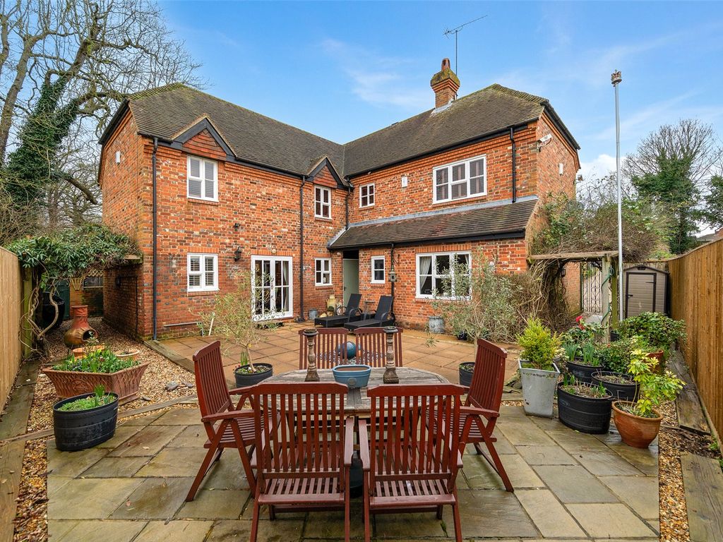 4 bed detached house for sale in Burghfield Road, Reading RG30, £850,000