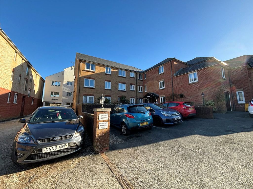 1 bed flat for sale in Vicarage Road, Bude EX23, £129,950