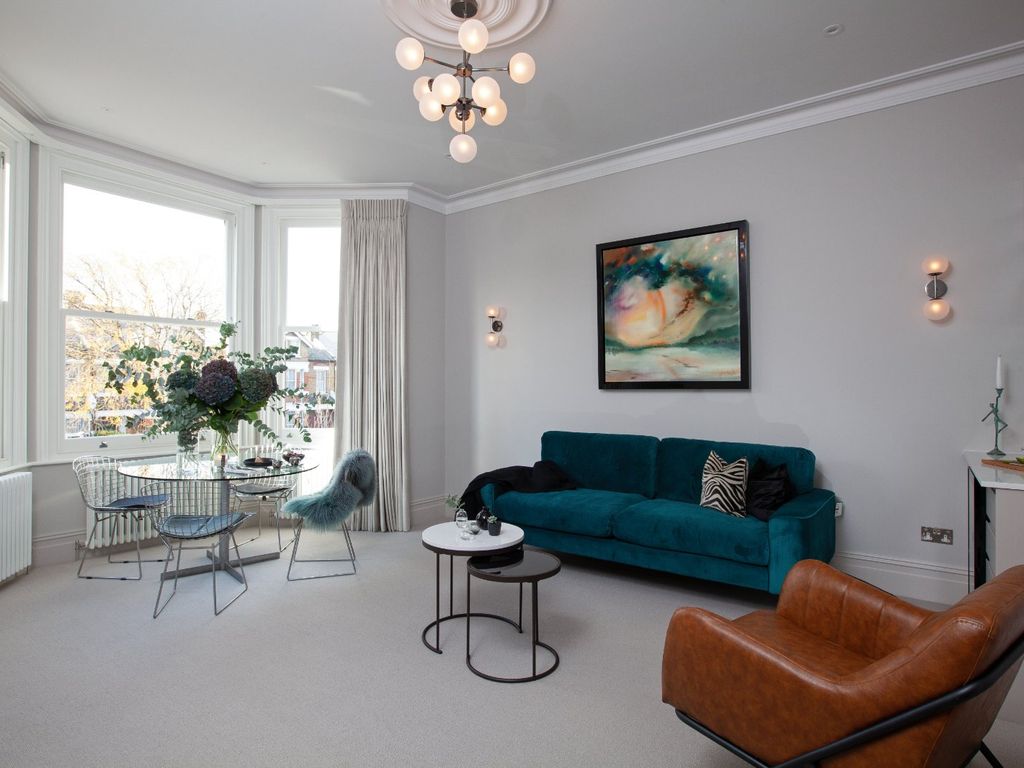 2 bed flat to rent in Castelnau, Barnes SW13, £4,000 pcm