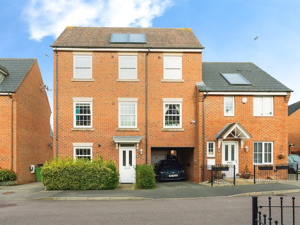 5 bed town house for sale in Cable Crescent, Woburn Sands, Milton Keynes MK17, £475,000