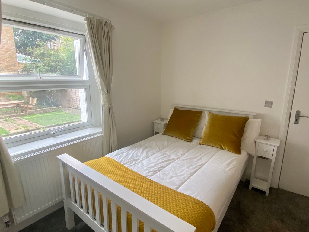 Room to rent in Woodland Road, London SE19, £950 pcm