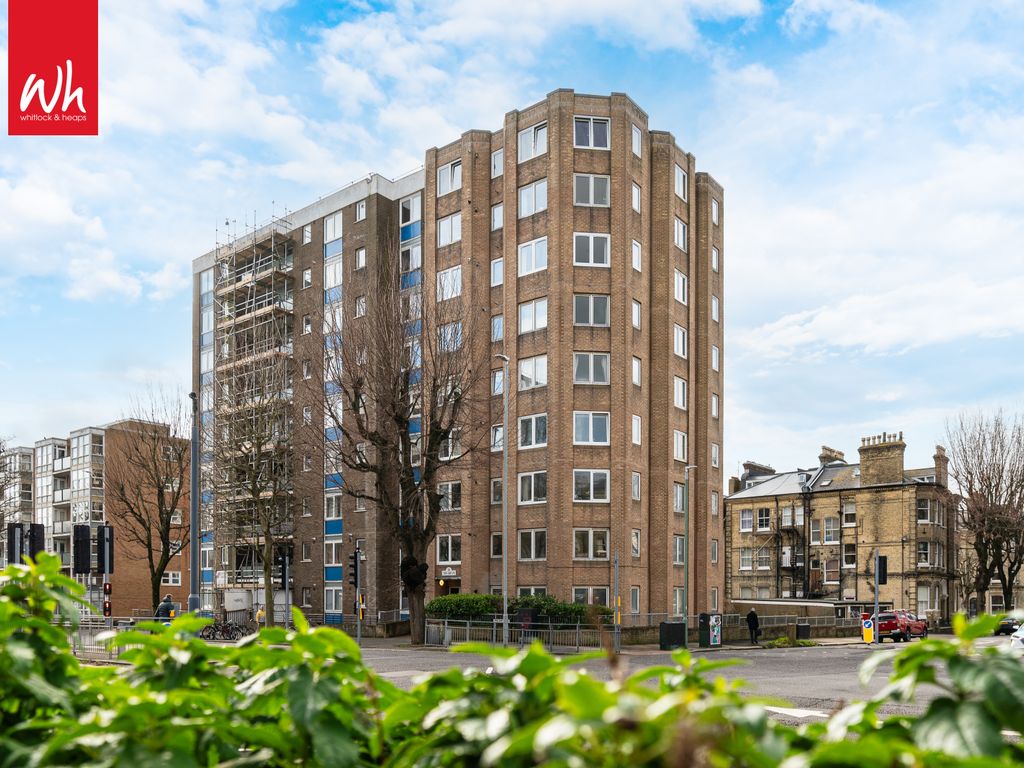 1 bed flat for sale in The Drive, Hove BN3, £325,000