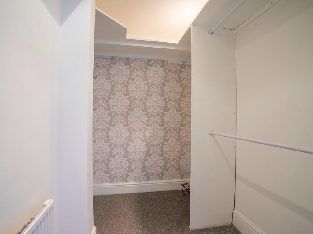 2 bed flat for sale in The Avenue, York YO30, £325,000