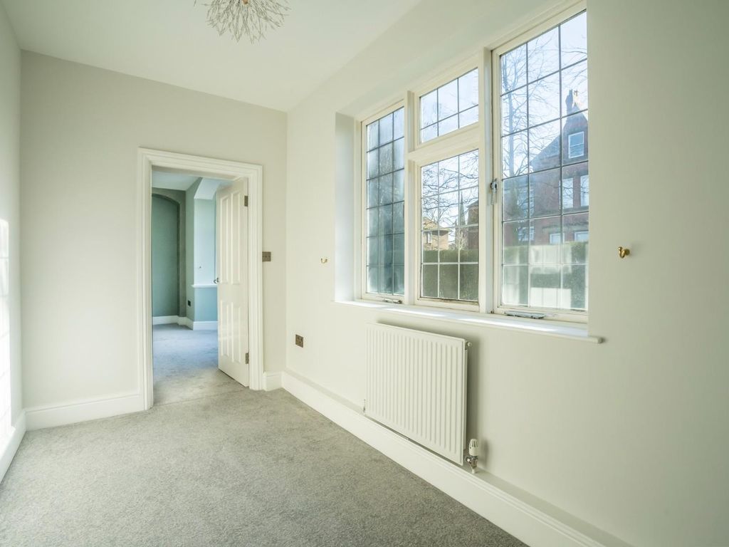 2 bed flat for sale in The Avenue, York YO30, £325,000