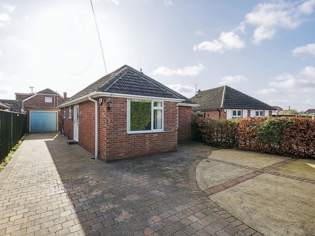 3 bed detached bungalow for sale in Fleetwood Close, Grimsby, Lincolnshire DN33, £150,000