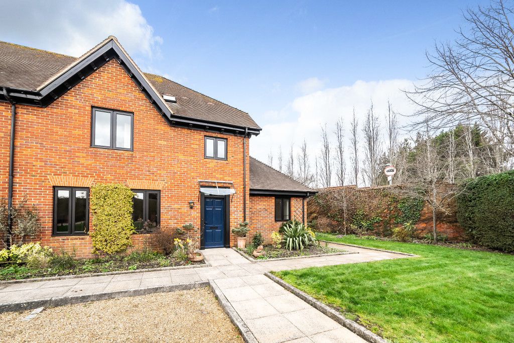 3 bed end terrace house for sale in Remenham Row, Wargrave Road, Henley-On-Thames RG9, £900,000