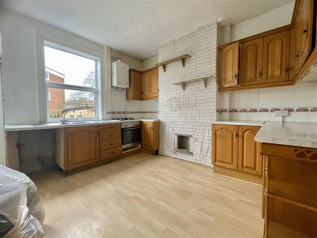 2 bed end terrace house for sale in Coupland Road, Garforth, Leeds LS25, £160,000