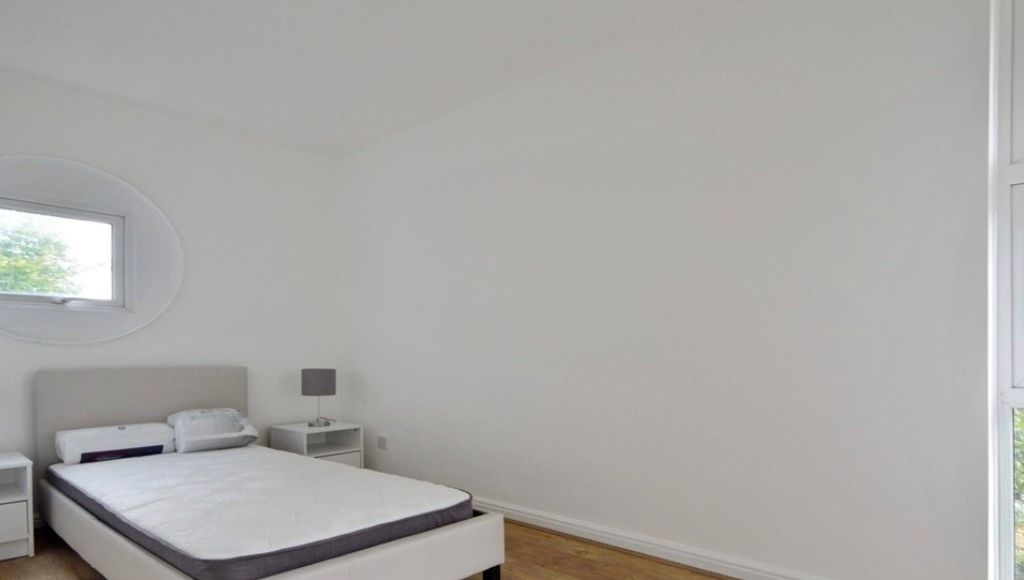 2 bed flat to rent in Bryan Road, London SE16, £2,000 pcm