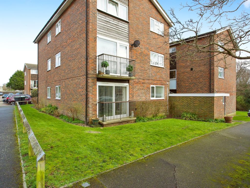 3 bed flat for sale in Homer Close, Gosport PO13, £155,000