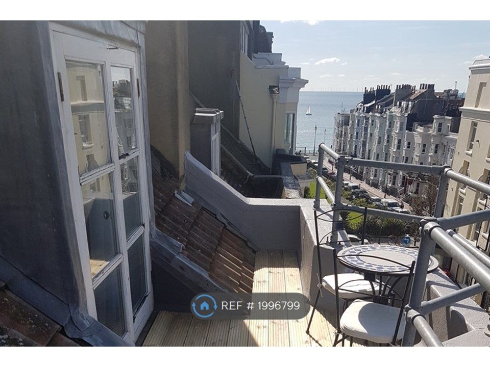 2 bed flat to rent in Devonshire Place, Brighton BN2, £2,250 pcm