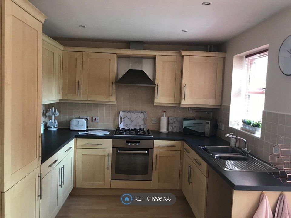 3 bed terraced house to rent in Cheshire Close, York YO30, £1,450 pcm
