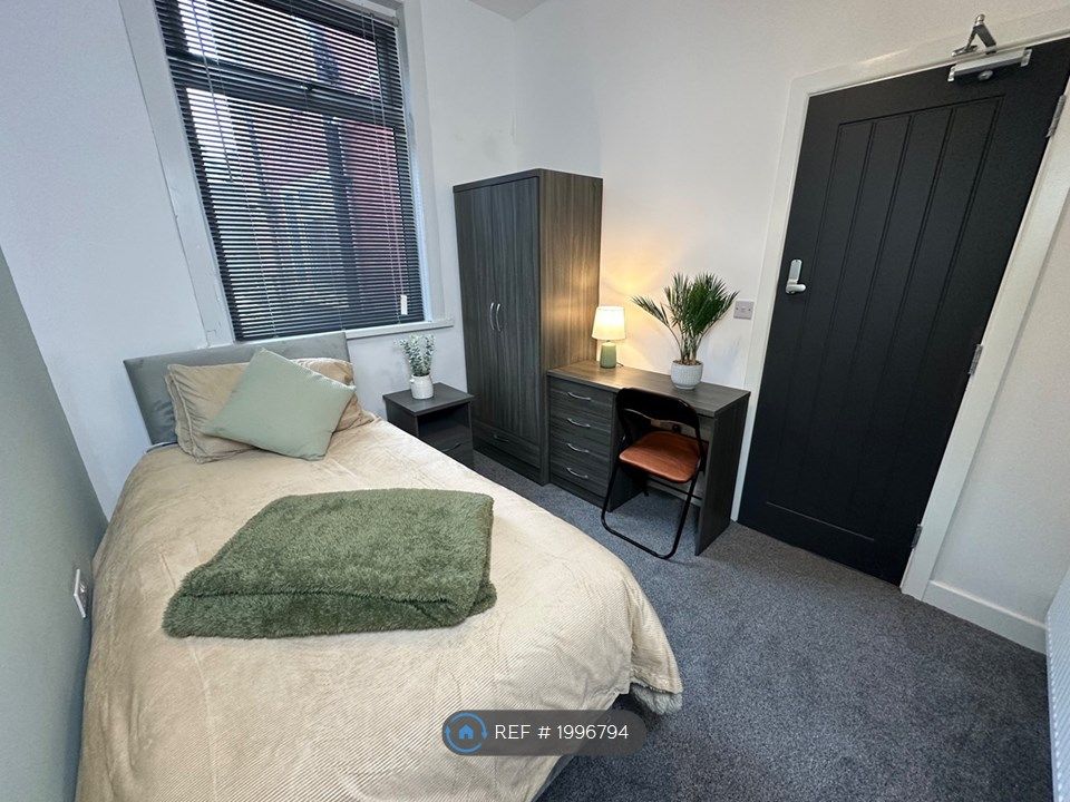 Room to rent in Eastmount Road, Darlington DL1, £500 pcm