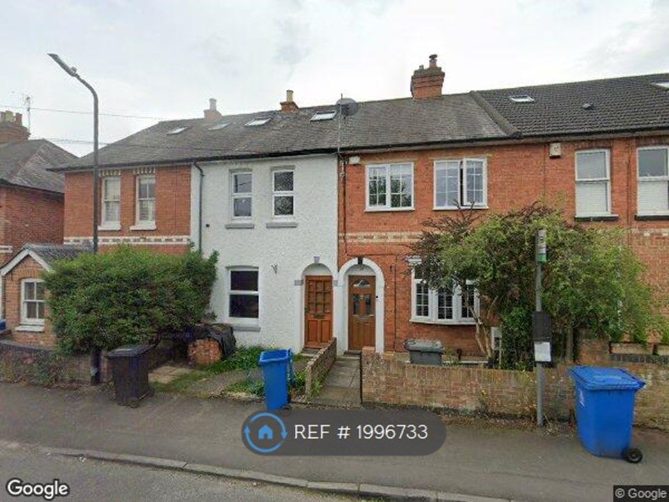 2 bed terraced house to rent in Belmont Road, Maidenhead SL6, £1,695 pcm