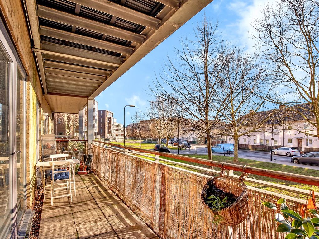1 bed flat for sale in Woodmill Road, By Canal & Millfields E5, £310,000