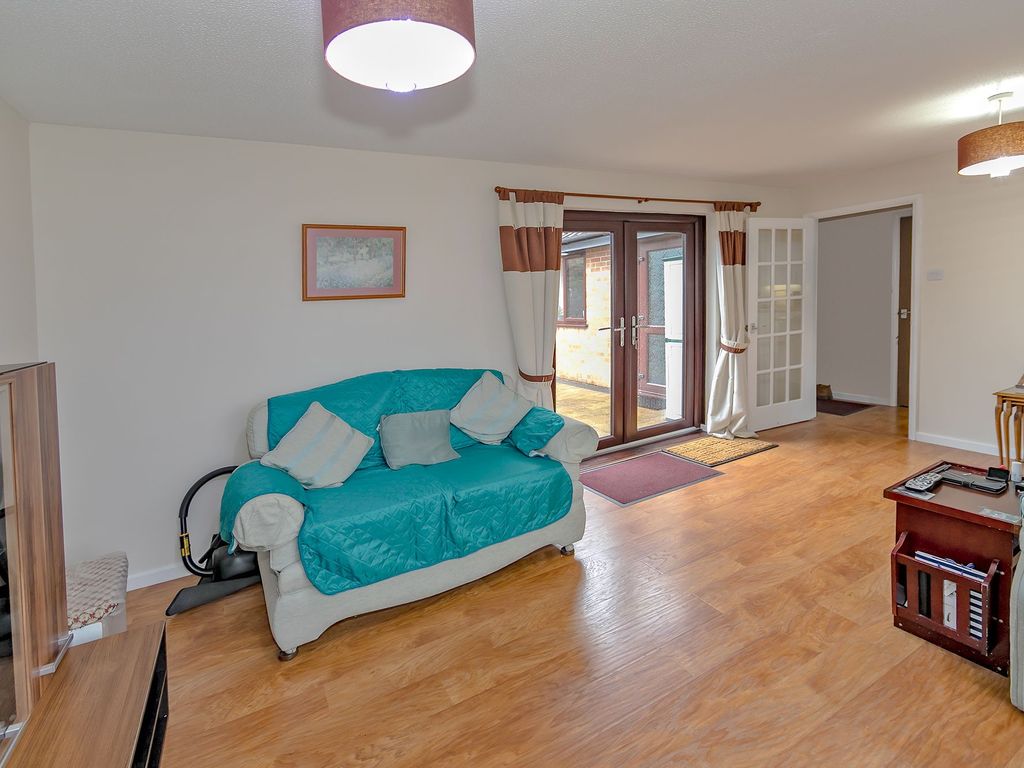 2 bed detached bungalow for sale in Maulden Gardens, Giffard Park MK14, £325,000