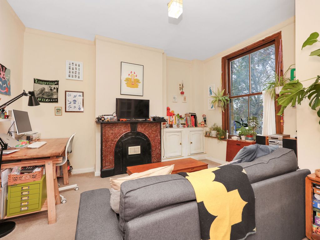 2 bed flat for sale in Lower Clapton Road, Hackney E5, £380,000