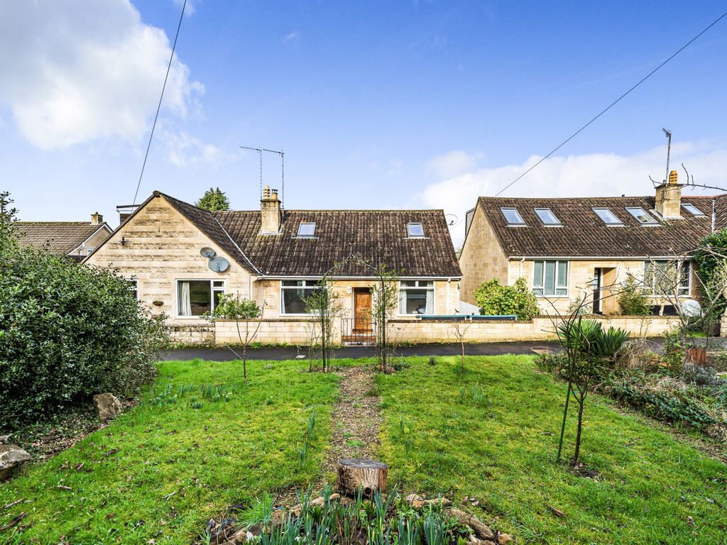 4 bed bungalow for sale in Holcombe Close, Bathampton, Bath, Somerset BA2, £475,000