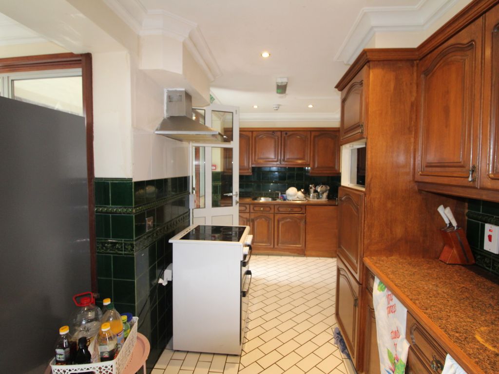 5 bed end terrace house for sale in Overton Road, London SE2, £599,000