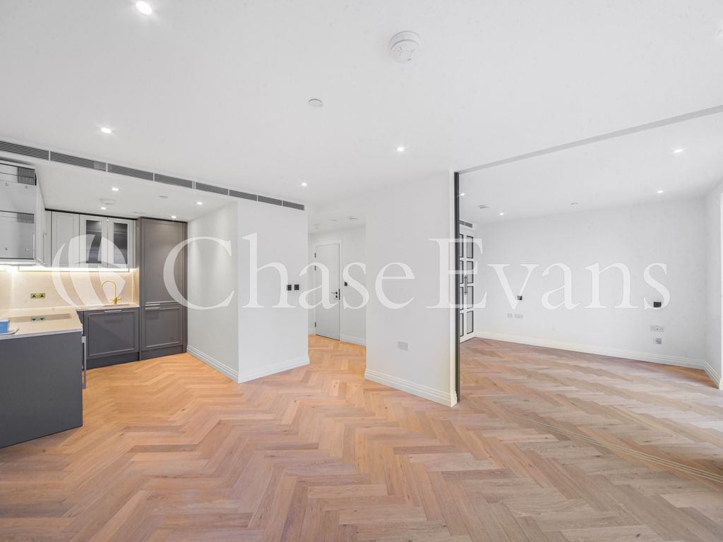 Studio to rent in Kings Tower, Chelsea Creek, Fulham SW6, £2,925 pcm