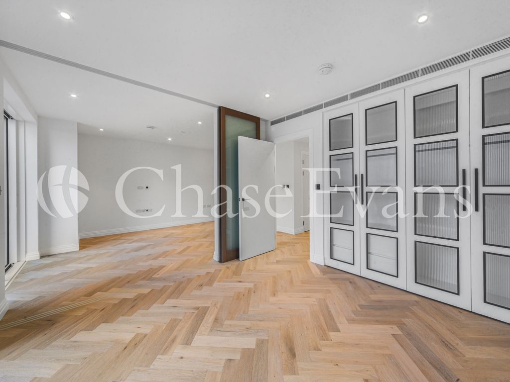 Studio to rent in Kings Tower, Chelsea Creek, Fulham SW6, £2,925 pcm