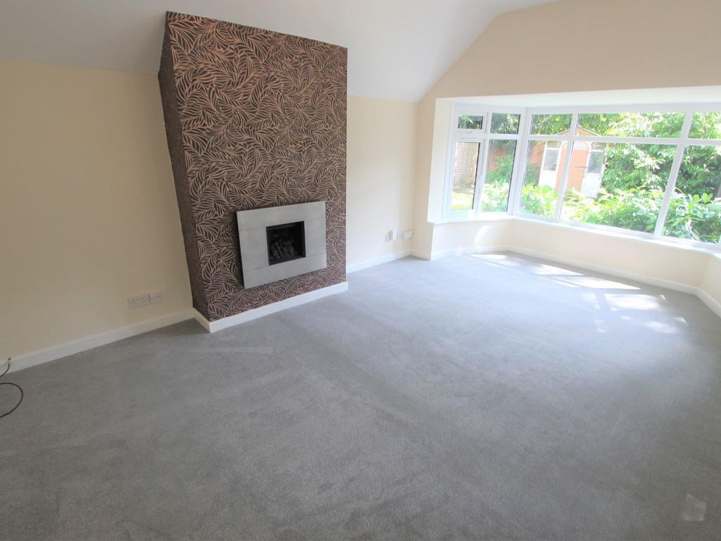 3 bed bungalow to rent in Birmingham Road, Alvechurch, Birmingham B48, £1,400 pcm