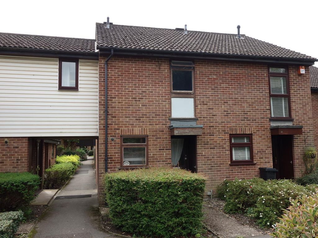 2 bed terraced house to rent in Sycamore Drive, Ash Vale, Aldershot GU12, £1,000 pcm