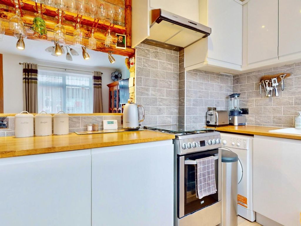 3 bed terraced house for sale in Valence Avenue, Dagenham RM8, £400,000