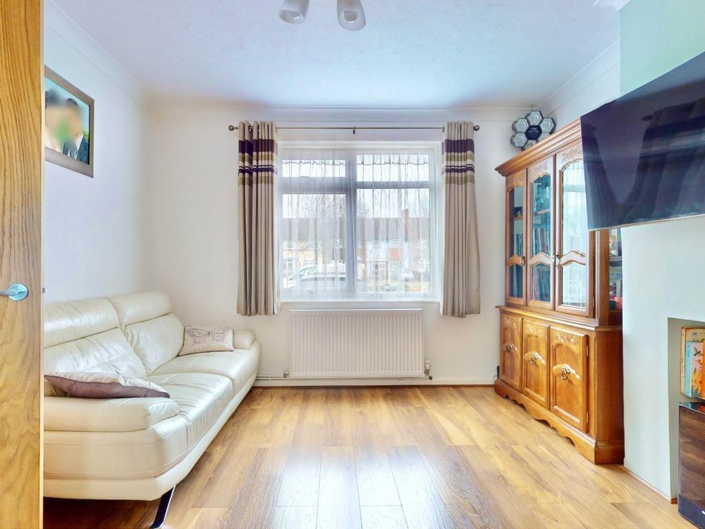 3 bed terraced house for sale in Valence Avenue, Dagenham RM8, £400,000