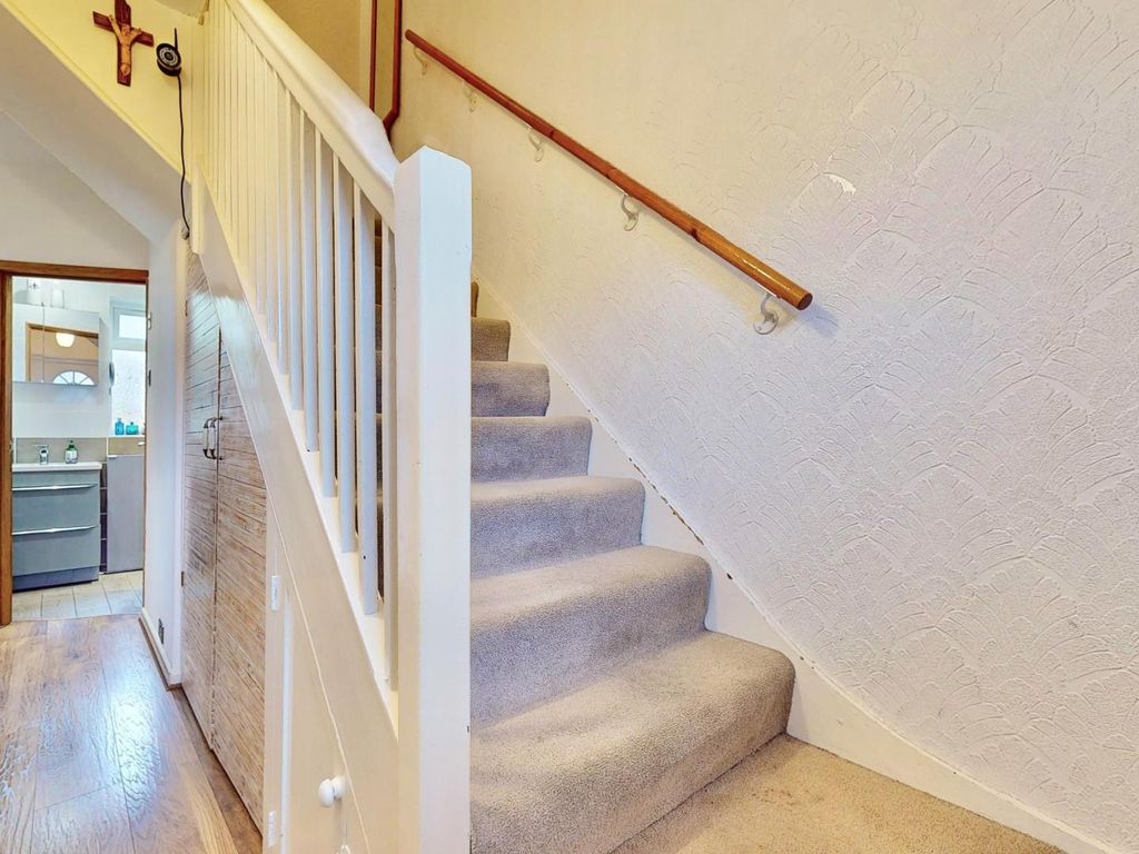3 bed terraced house for sale in Valence Avenue, Dagenham RM8, £400,000