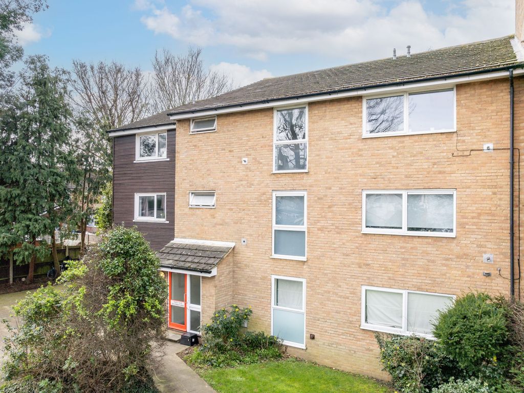 1 bed flat for sale in Stanley Road, Carshalton SM5, £250,000