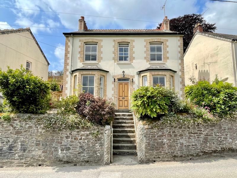 3 bed detached house for sale in Tanhouse Road, Lostwithiel PL22, £400,000