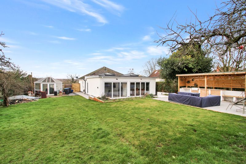 3 bed detached bungalow for sale in Rugby Road, Clifton Upon Dunsmore, Rugby CV23, £675,000