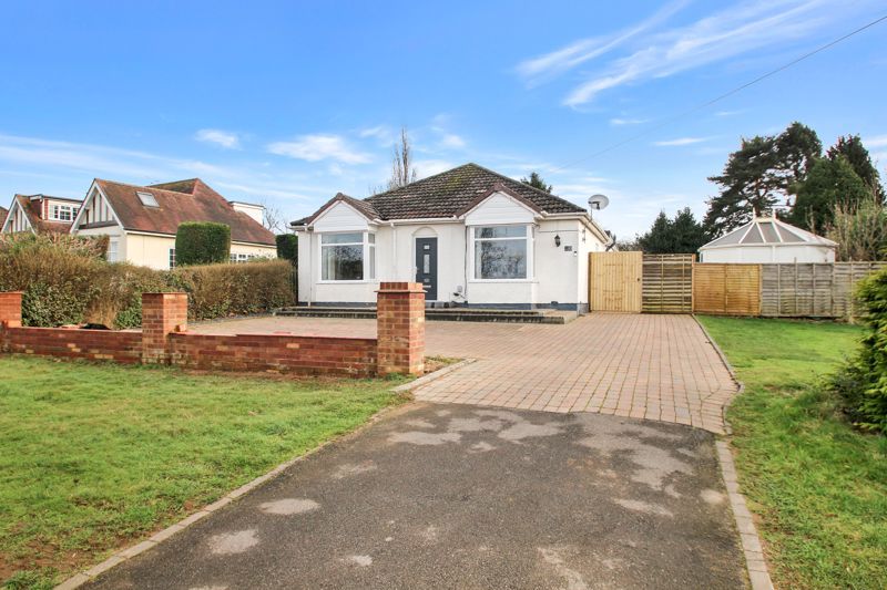 3 bed detached bungalow for sale in Rugby Road, Clifton Upon Dunsmore, Rugby CV23, £675,000