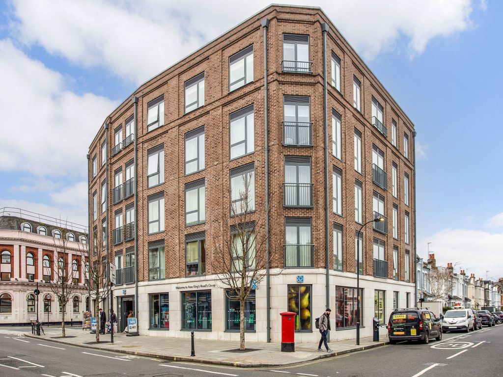 1 bed flat for sale in New Kings Road, Parsons Green SW6, £615,000