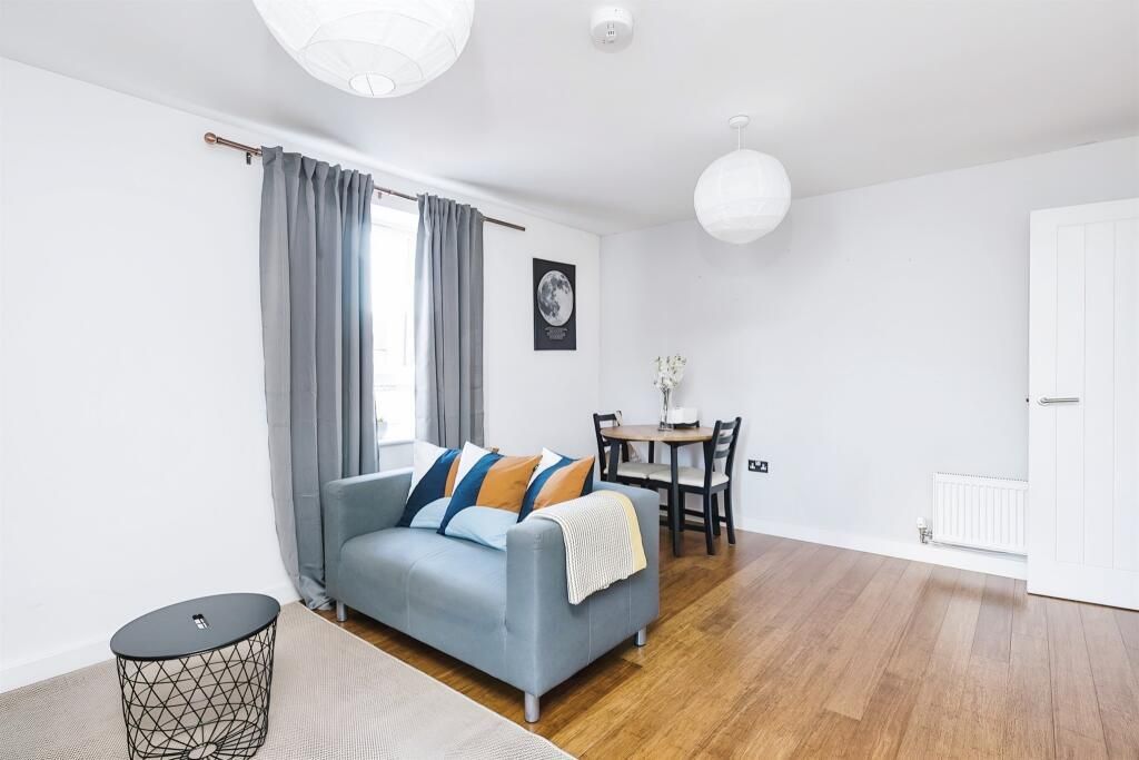 2 bed flat for sale in Broad Street, Nottingham NG1, £148,000