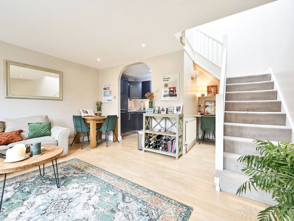 1 bed mews for sale in Hepburn Mews, Between The Commons, London SW11, £625,000