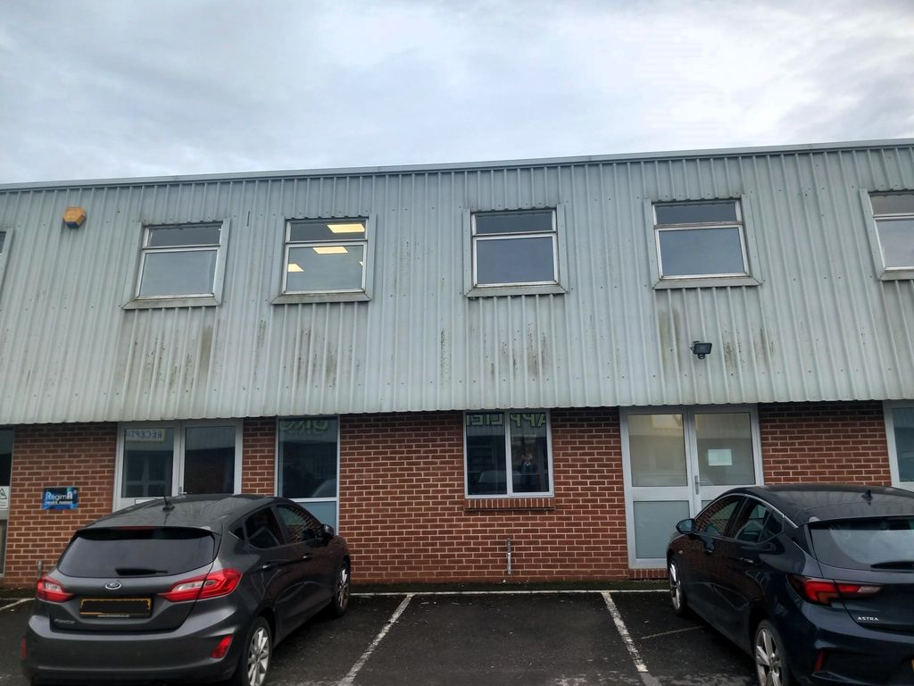 Office to let in 10 Southview Park, Caversham, Reading RG4, £27,811 pa